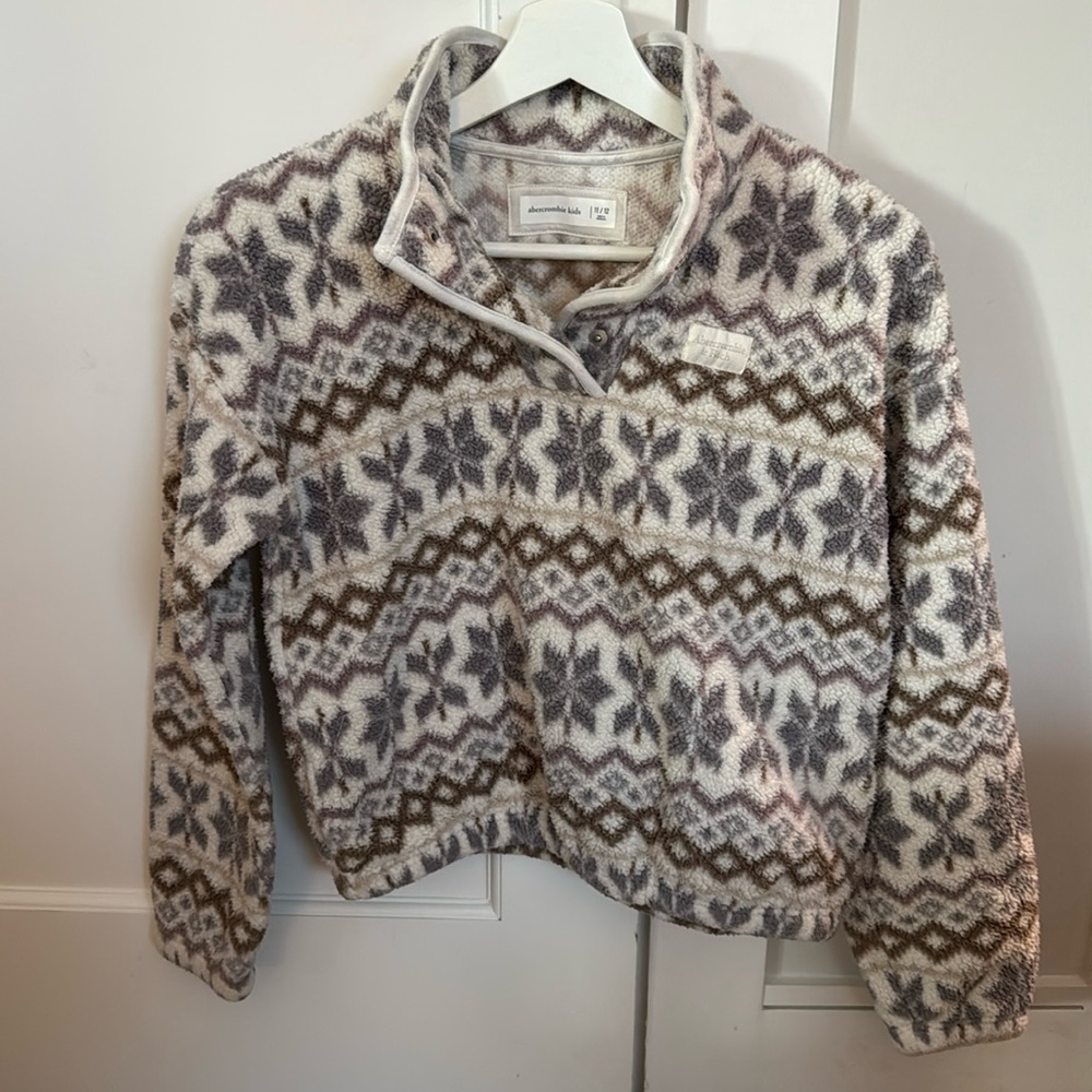 Abercrombie kids sweater size 11/12